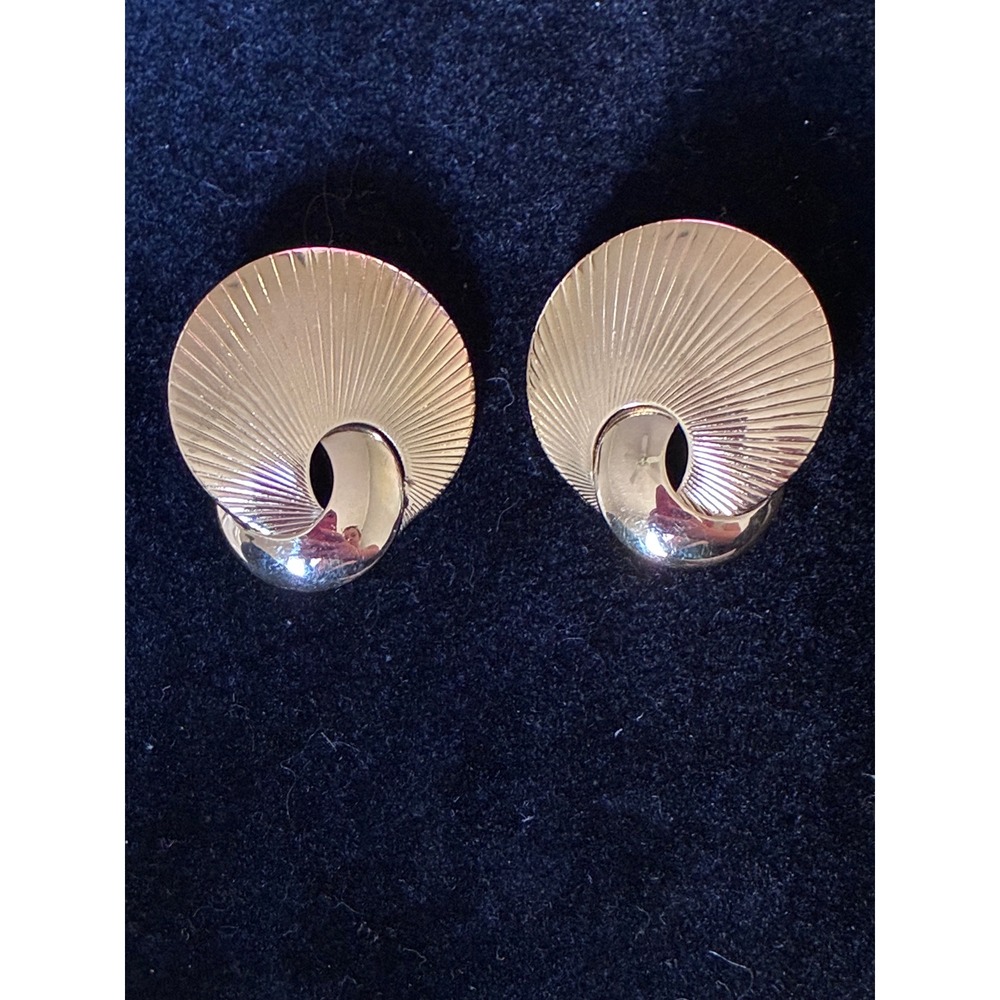 Trifari Vintage Gold Tone Sunburst Fan Ribbed Clip On Earrings Statement Jewelry
